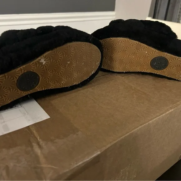 UGG Black Fluffy Slippers with Logo Strap - Picture 4 of 5
